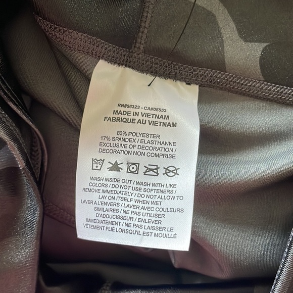 Brand New Nike Dri-Fit One Full Length Mid Rise Shiny Black & Grey Camo Leggings - Picture 13 of 14